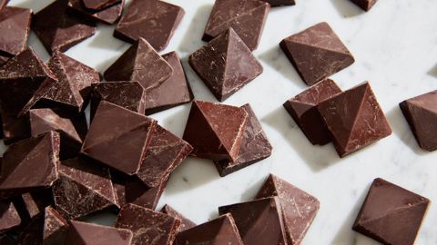Pour le chocolat artisanal, les pépites sont commercialisées sous la marque Dandelion Chocolate.